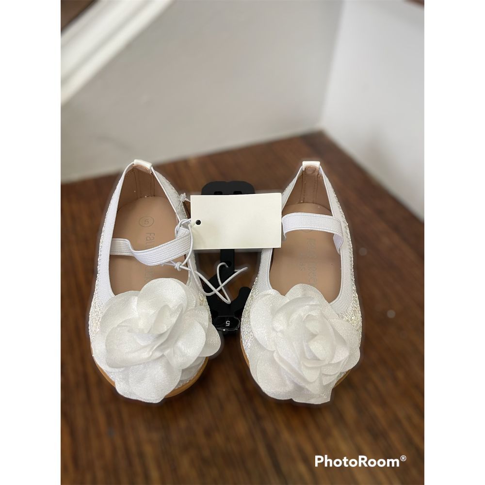Falls Creek | Little Girl Dress Shoes | Sz 5 | White